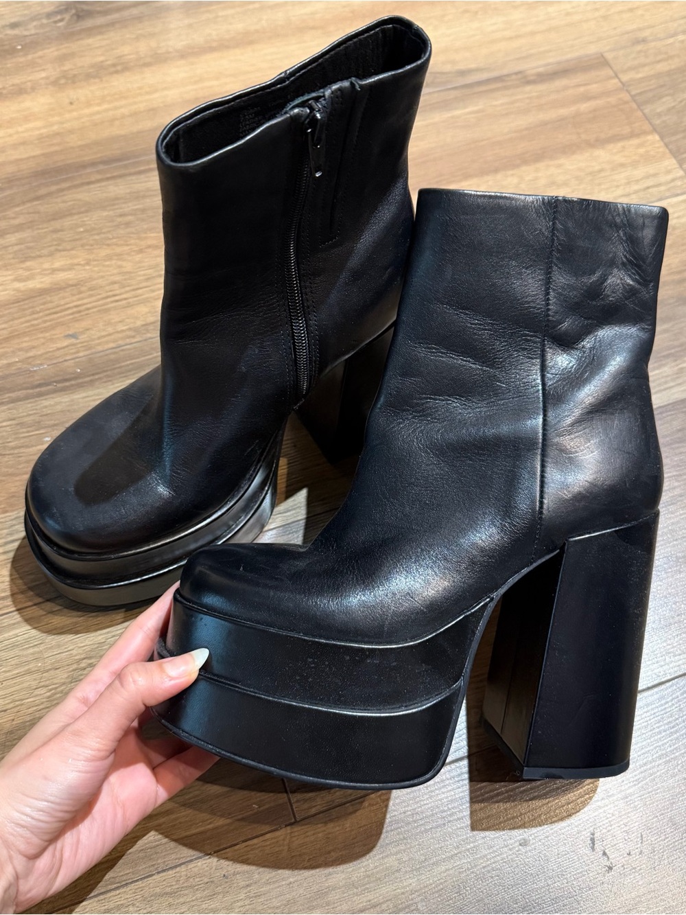 Steven Madden Women's Black Platform Ankle Boots - Sleek High-Heel Design